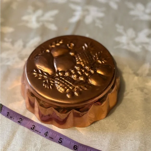 Vintage Copper Mold for Home Kitchen - Picture 3 of 5